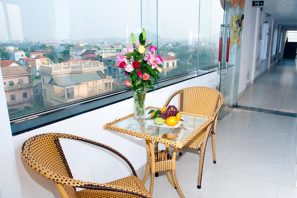 Golden Lotus Hotel Hue Exterior photo