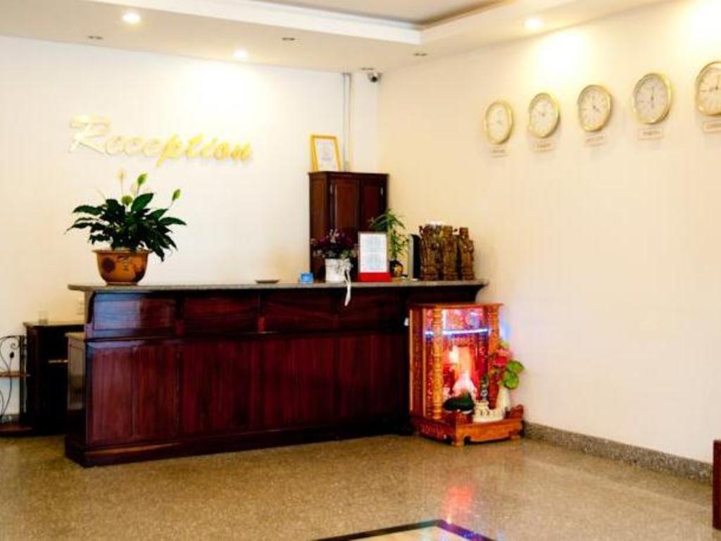 Golden Lotus Hotel Hue Exterior photo