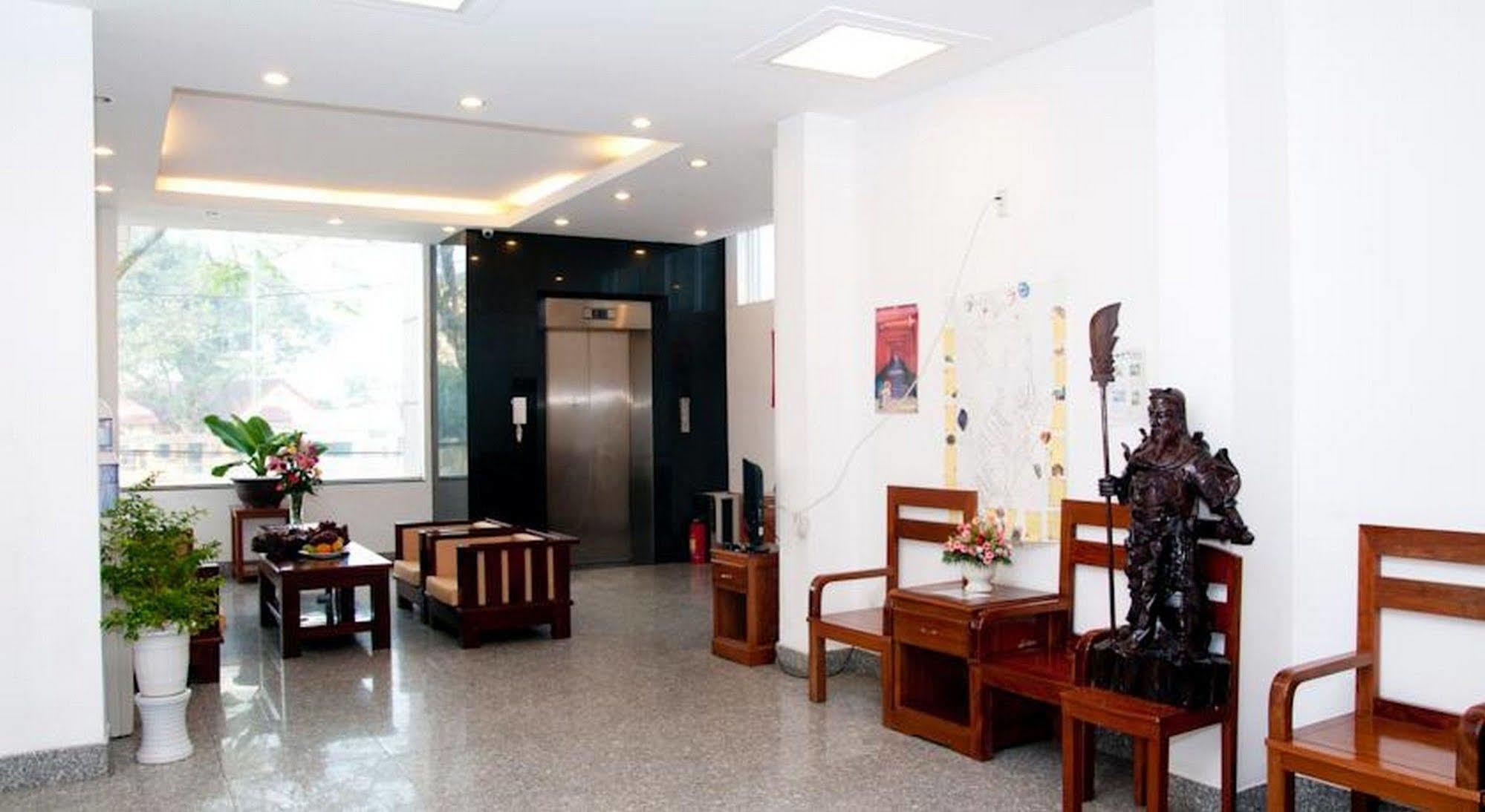 Golden Lotus Hotel Hue Exterior photo