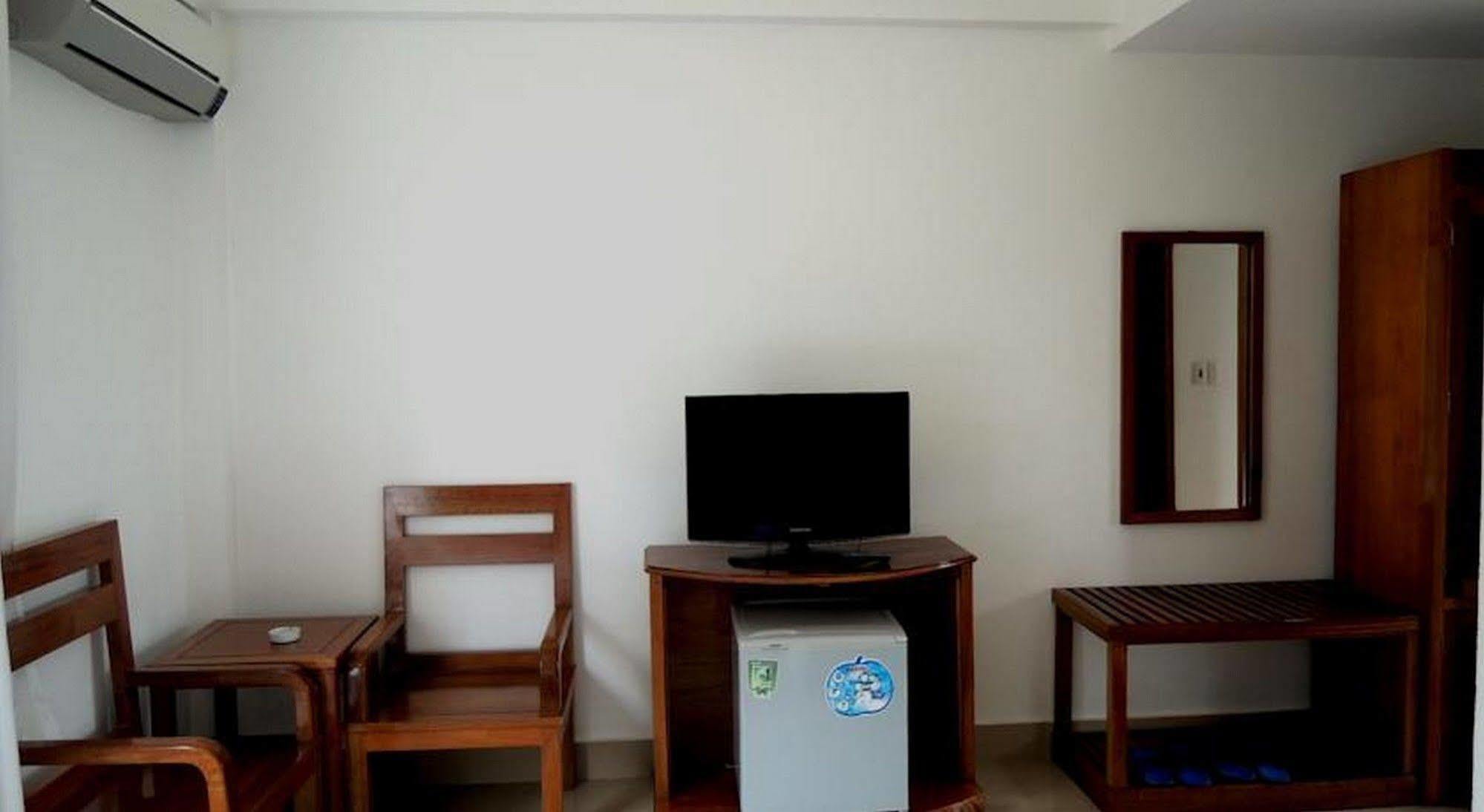 Golden Lotus Hotel Hue Exterior photo