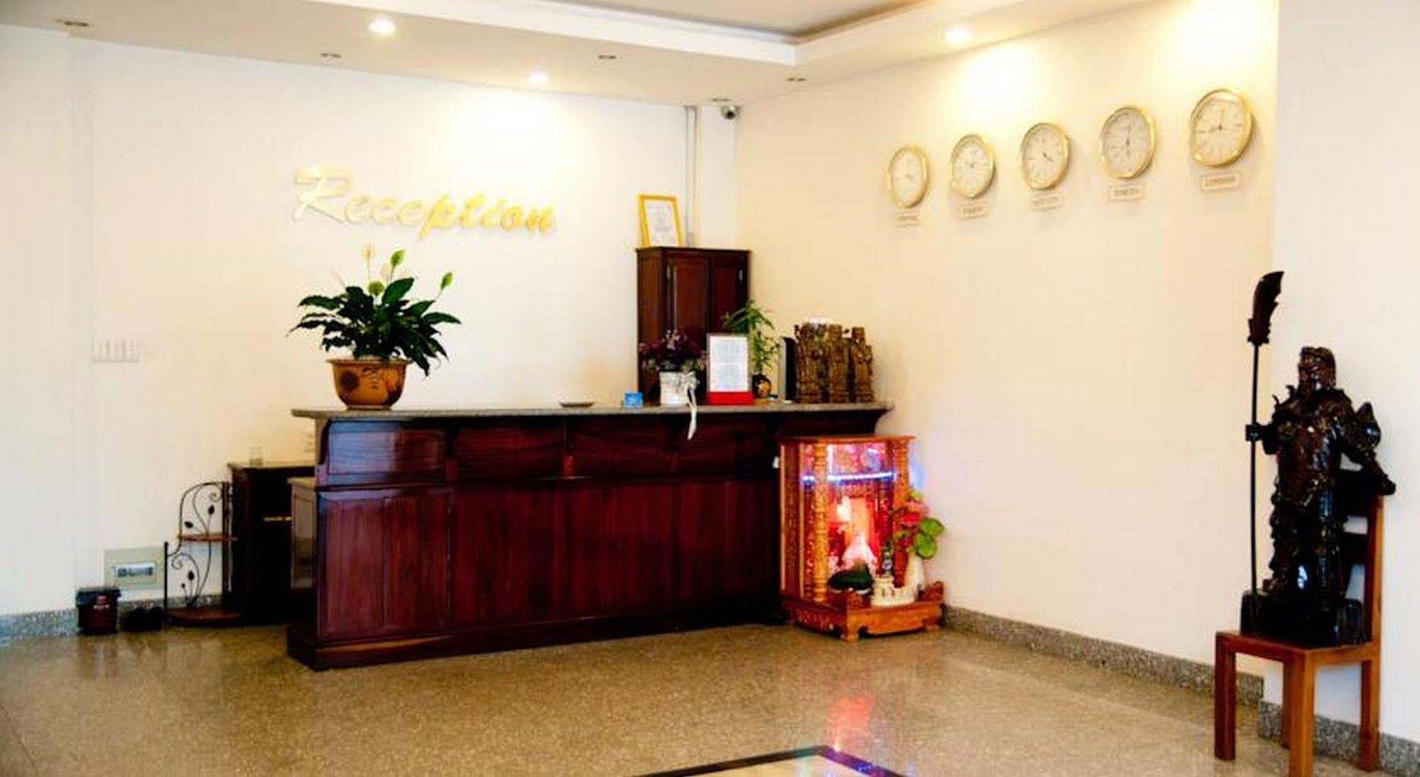 Golden Lotus Hotel Hue Exterior photo