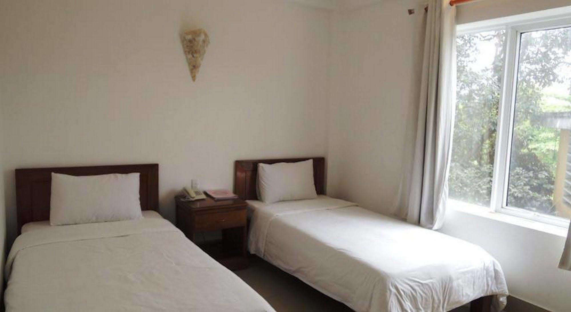 Golden Lotus Hotel Hue Exterior photo