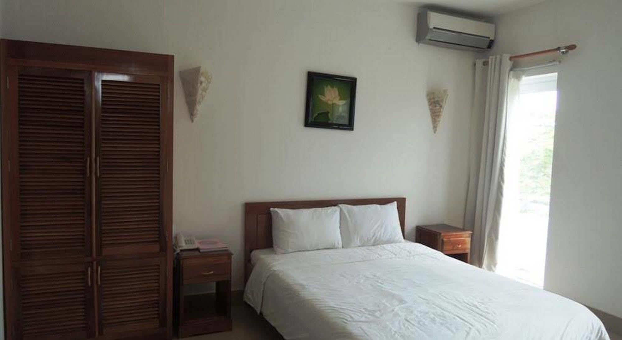 Golden Lotus Hotel Hue Exterior photo